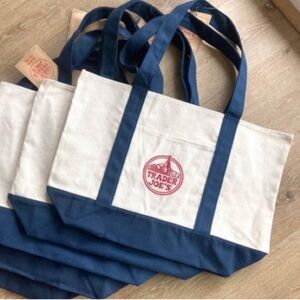Trader Joe’s Canvas Tote Bag (bundle of 5 Totes)